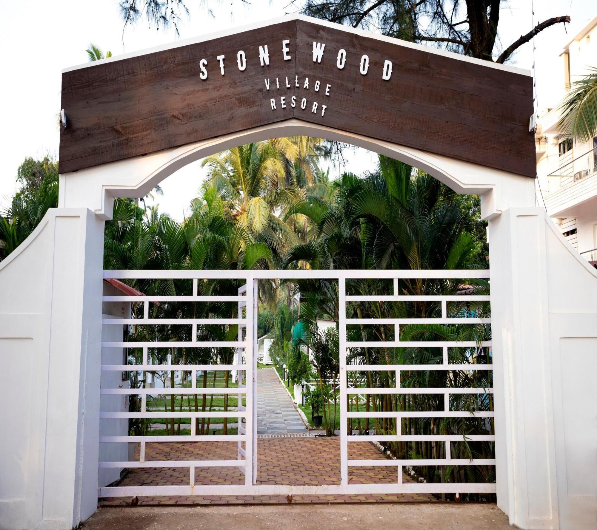 Stone Wood Village Resort, Morjim Exterior photo